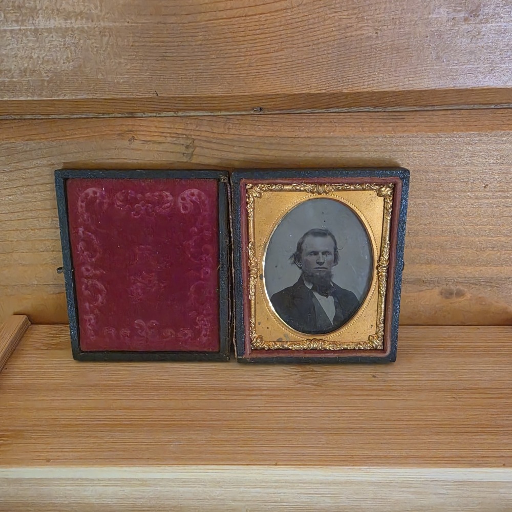 Antique Cased Image-Ambrotype of Man  1800s Photograph [Hinge Damaged]